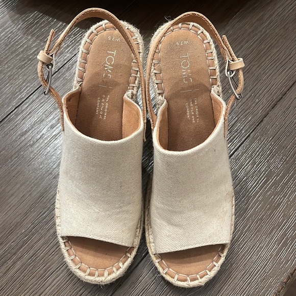 💗Toms Espadrille Wedges💗 - Picture 2 of 8